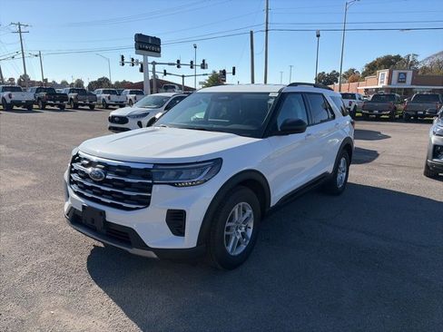 New 2026 Ford Explorer Active image 2