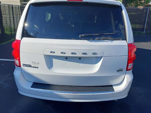 Used 2014 Dodge Grand Caravan SXT FWD image 4