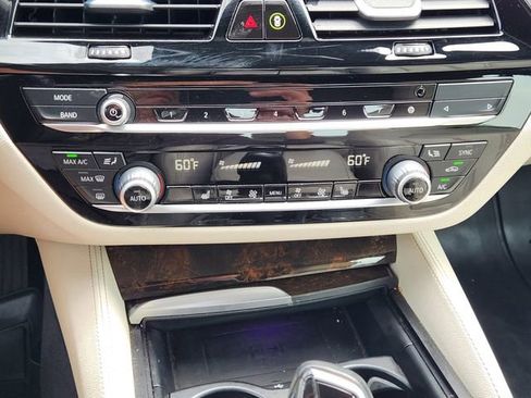 Used 2020 BMW 530i w/ Premium Package RWD image 20
