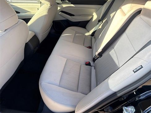 Used 2023 Nissan Altima 2.5 SV w/ SV Premium Package image 17