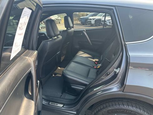 Used 2018 Toyota RAV4 SE AWD/4WD image 14