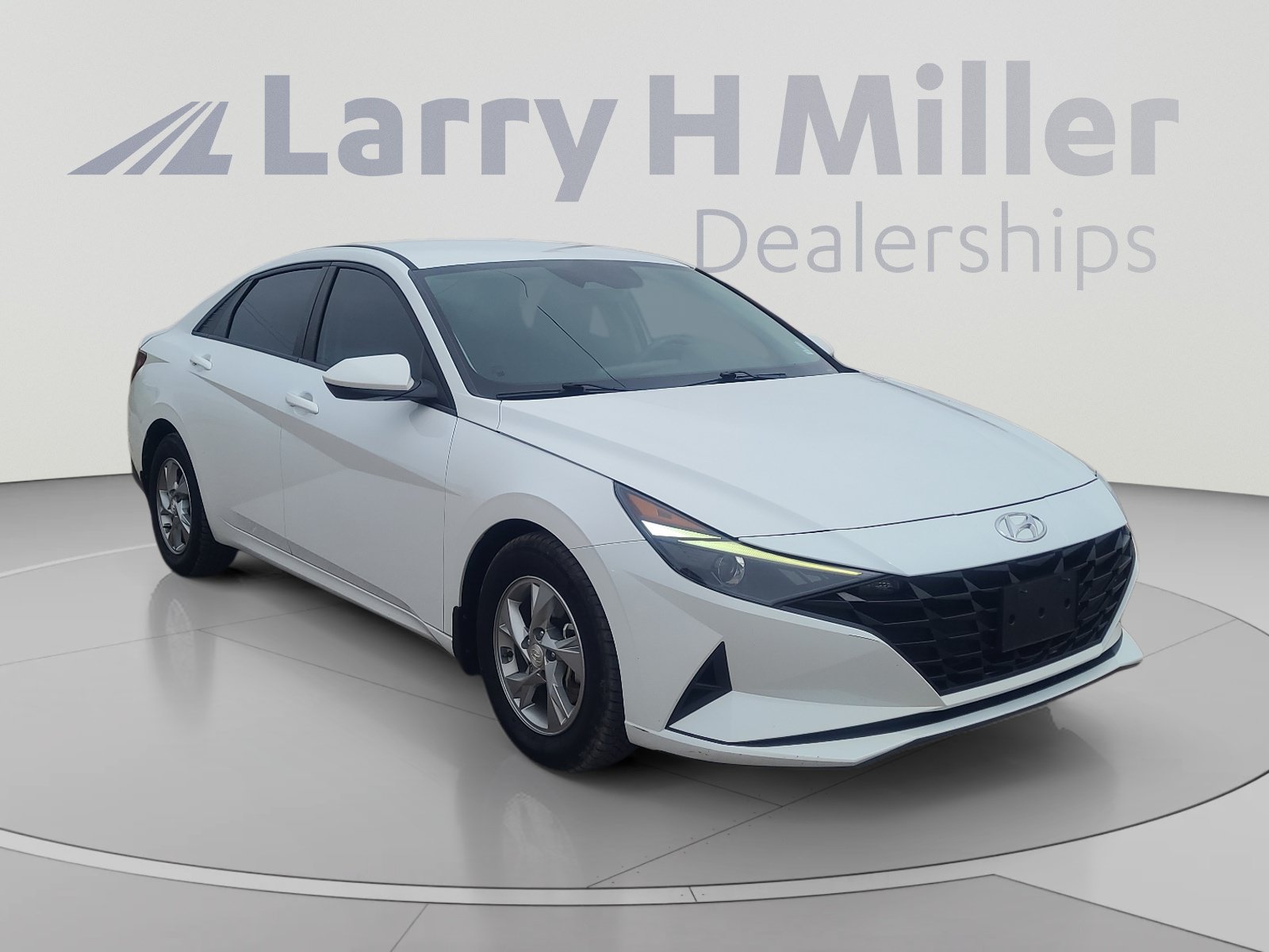 Used 2022 Hyundai Elantra SE FWD image 7