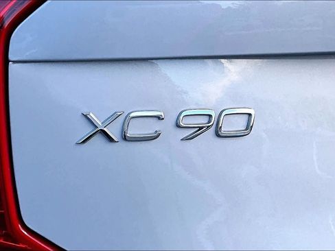 Certified 2024 Volvo XC90 B6 Plus image 31