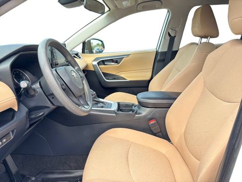 Used 2020 Toyota RAV4 XLE AWD/4WD image 10