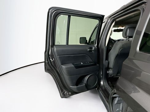 Used 2017 Jeep Patriot Latitude FWD image 22