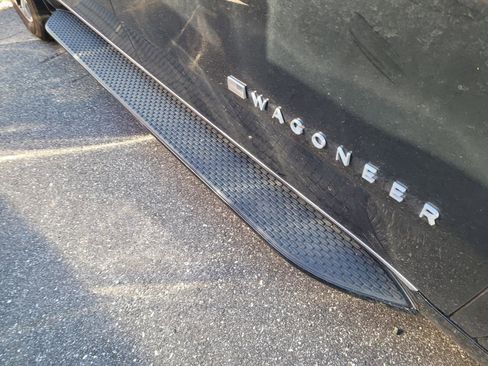 Used 2024 Jeep Wagoneer L 4WD w/ Premium Group I image 5