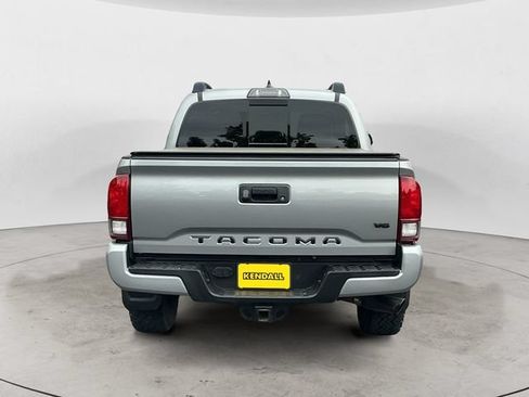 Used 2019 Toyota Tacoma TRD Off-Road AWD/4WD image 4