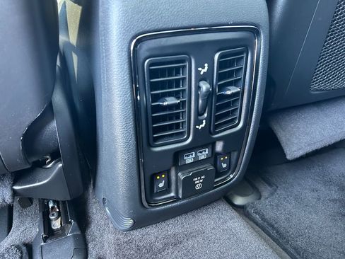 Used 2019 Jeep Grand Cherokee Summit w/ Platinum Series Group AWD/4WD image 32