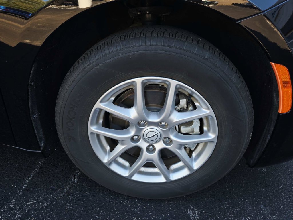 Certified 2025 Chrysler Pacifica Select FWD image 18