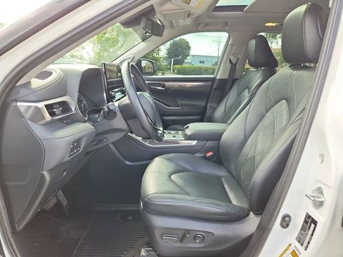 Used 2021 Toyota Highlander Platinum FWD image 18