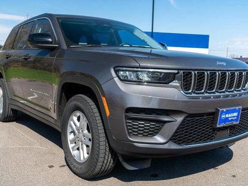 Used 2023 Jeep Grand Cherokee Laredo AWD/4WD image 4