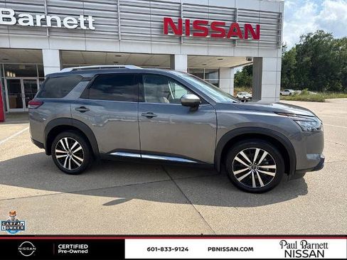 Certified 2025 Nissan Pathfinder Platinum w/ Cargo Package FWD image 8