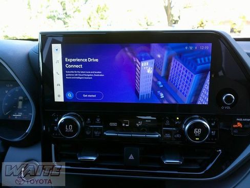 Used 2023 Toyota Highlander Limited image 16