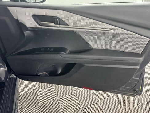 Used 2025 Toyota Camry SE w/ Convenience Package image 30