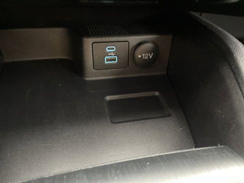 Used 2022 Ford Escape SE image 40