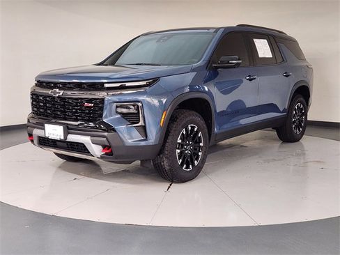 Used 2024 Chevrolet Traverse Z71 image 1
