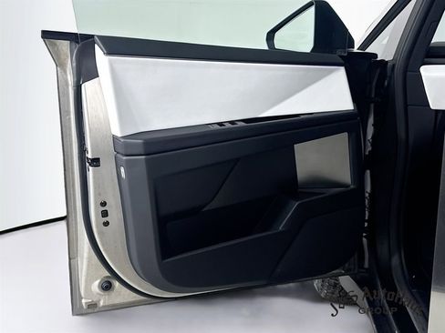 Used 2024 Tesla Cybertruck AWD Crew Cab image 23