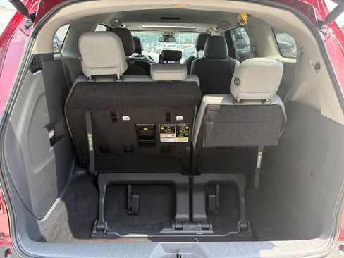 Used 2024 Toyota Sienna XLE FWD image 22