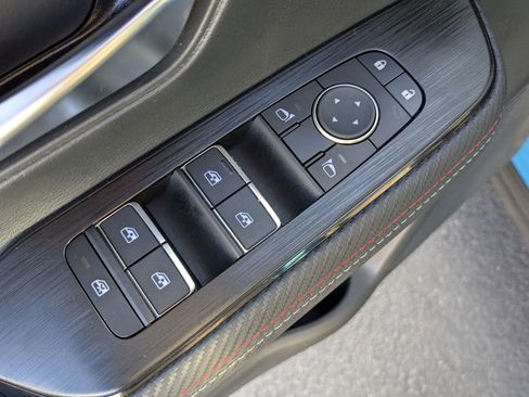 Used 2025 Nissan Kicks SR image 15