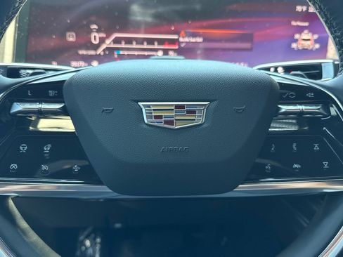 Used 2025 Cadillac Escalade ESV Luxury AWD/4WD image 25