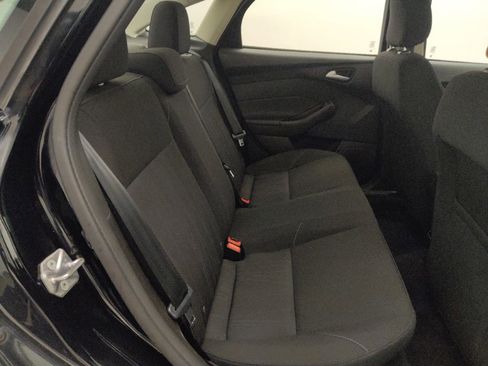 Used 2018 Ford Focus SE w/ SE Appearance Package FWD image 19