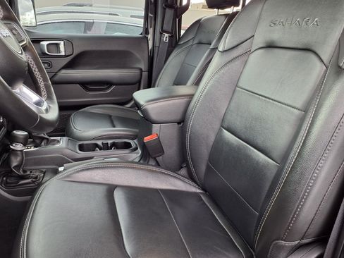 Used 2022 Jeep Wrangler Unlimited Sahara w/ Cold Weather Group image 3