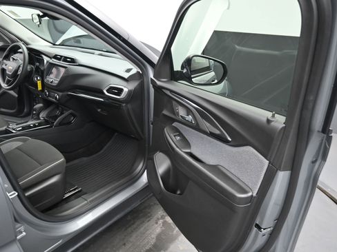 Used 2023 Chevrolet TrailBlazer LS FWD image 21