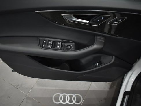 Used 2025 Audi Q8 Premium AWD/4WD image 36