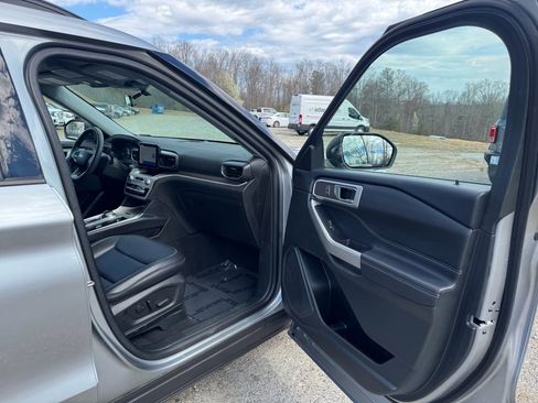 Used 2024 Ford Explorer XLT w/ Equipment Group 202A image 17