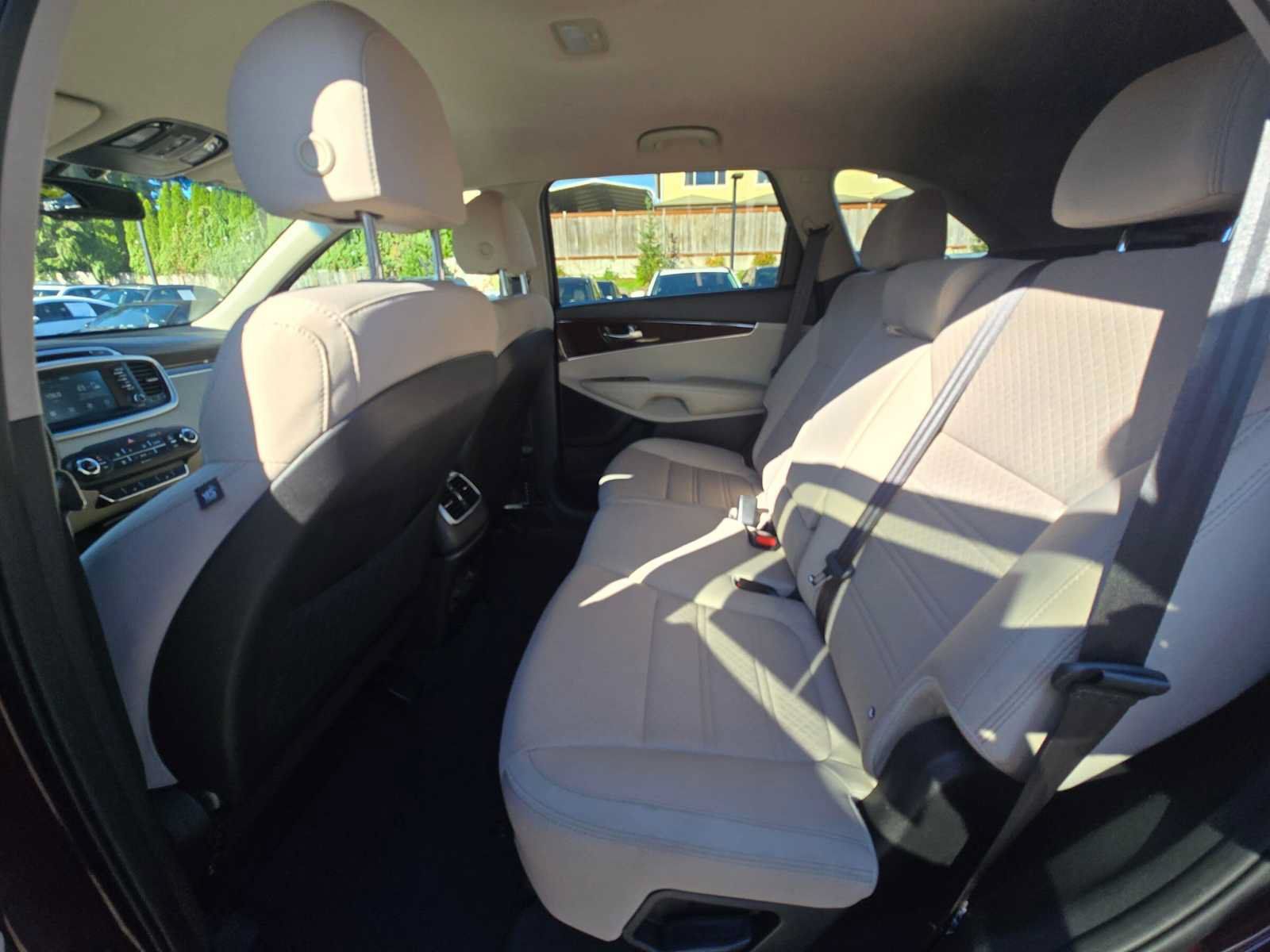 Used 2018 Kia Sorento FWD image 16