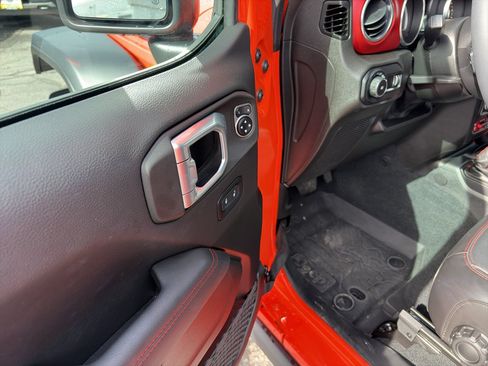 Used 2023 Jeep Wrangler Rubicon w/ LED Lighting Group AWD/4WD image 9