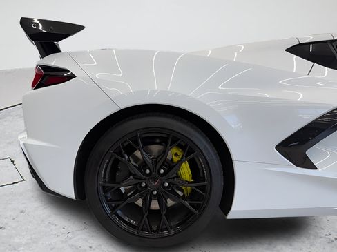 Used 2023 Chevrolet Corvette Stingray Coupe w/ Z51 Performance Package RWD image 21