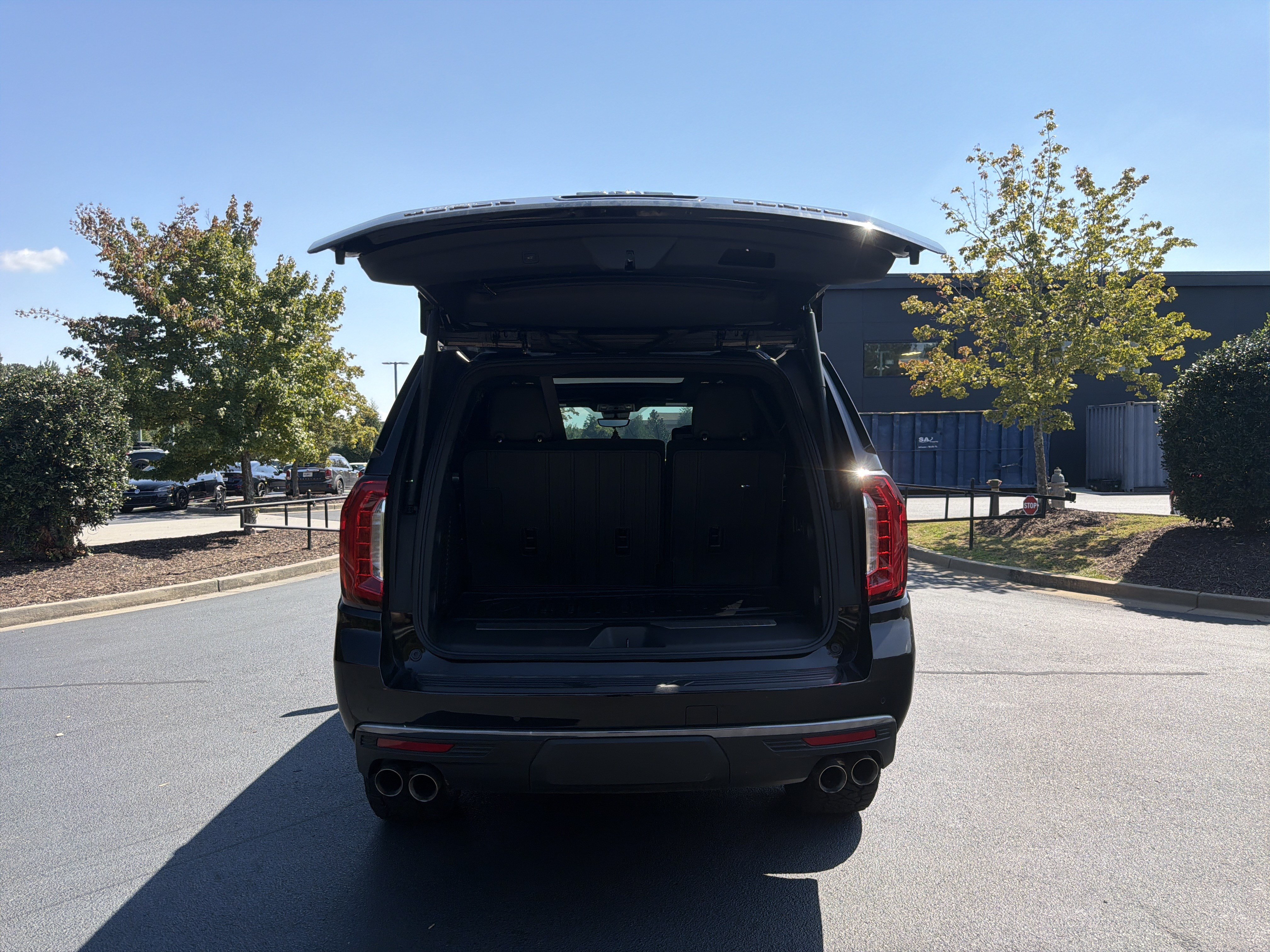Used 2023 GMC Yukon Denali Ultimate w/ LPO, Floor Liner Package AWD/4WD image 54