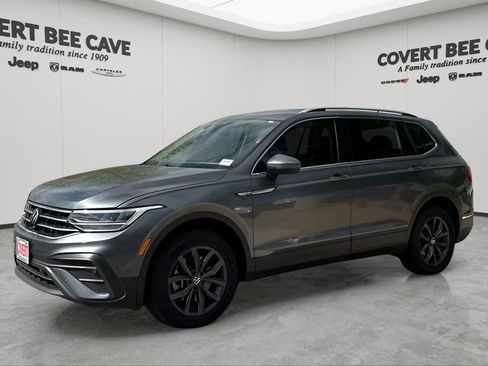 Used 2024 Volkswagen Tiguan SE image 3