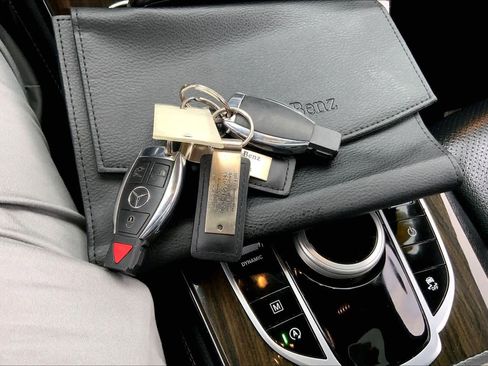 Used 2019 Mercedes-Benz GLC 300 4MATIC image 14