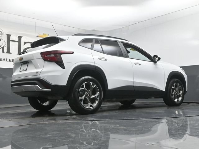 Used 2025 Chevrolet Trax LT FWD image 37