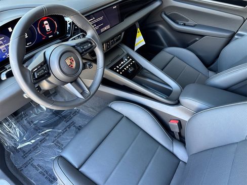 New 2025 Porsche Macan Electric image 4