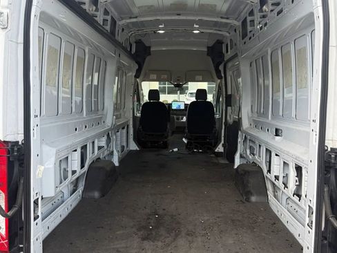 Used 2022 Ford E-Transit 148 High Roof Extended image 11