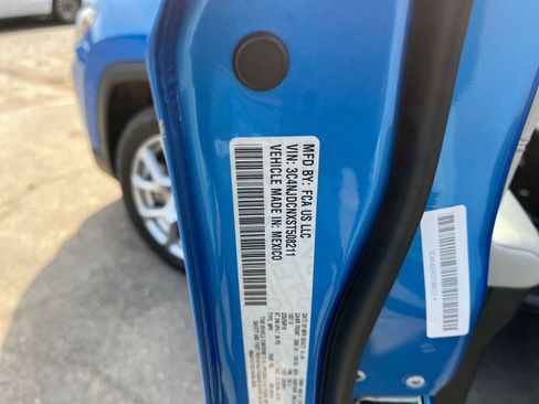 Used 2025 Jeep Compass Limited image 30