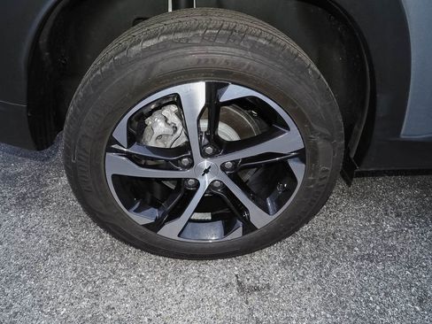 Certified 2025 Chevrolet Trax RS w/ Driver Confidence Package image 37