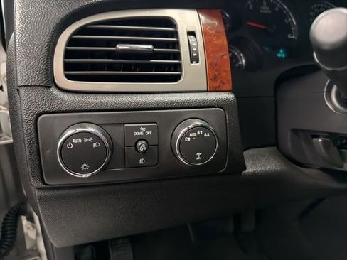 Used 2011 Chevrolet Avalanche LTZ image 17