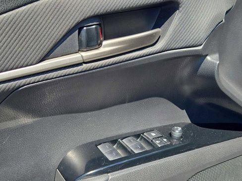 Used 2025 Toyota Camry SE image 18