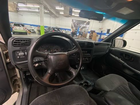 Used 2001 Chevrolet Blazer LS w/ Preferred Equipment Group AWD/4WD image 27
