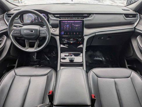 Certified 2025 Jeep Grand Cherokee Limited RWD image 16