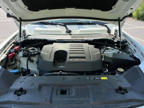 Used 2023 Land Rover Defender 110 SE AWD/4WD image 23