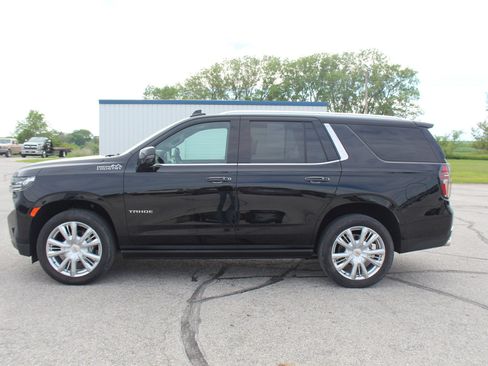 Used 2021 Chevrolet Tahoe High Country w/ Premium Package AWD/4WD image 2