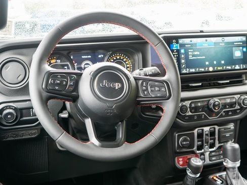 Used 2024 Jeep Wrangler Unlimited Rubicon image 15