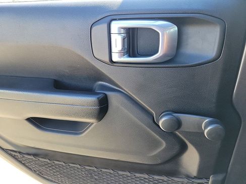 Used 2022 Jeep Gladiator Sport image 31