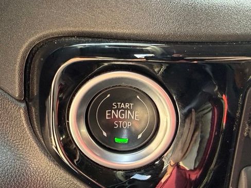 Used 2025 GMC Sierra 1500 SLT RWD image 18