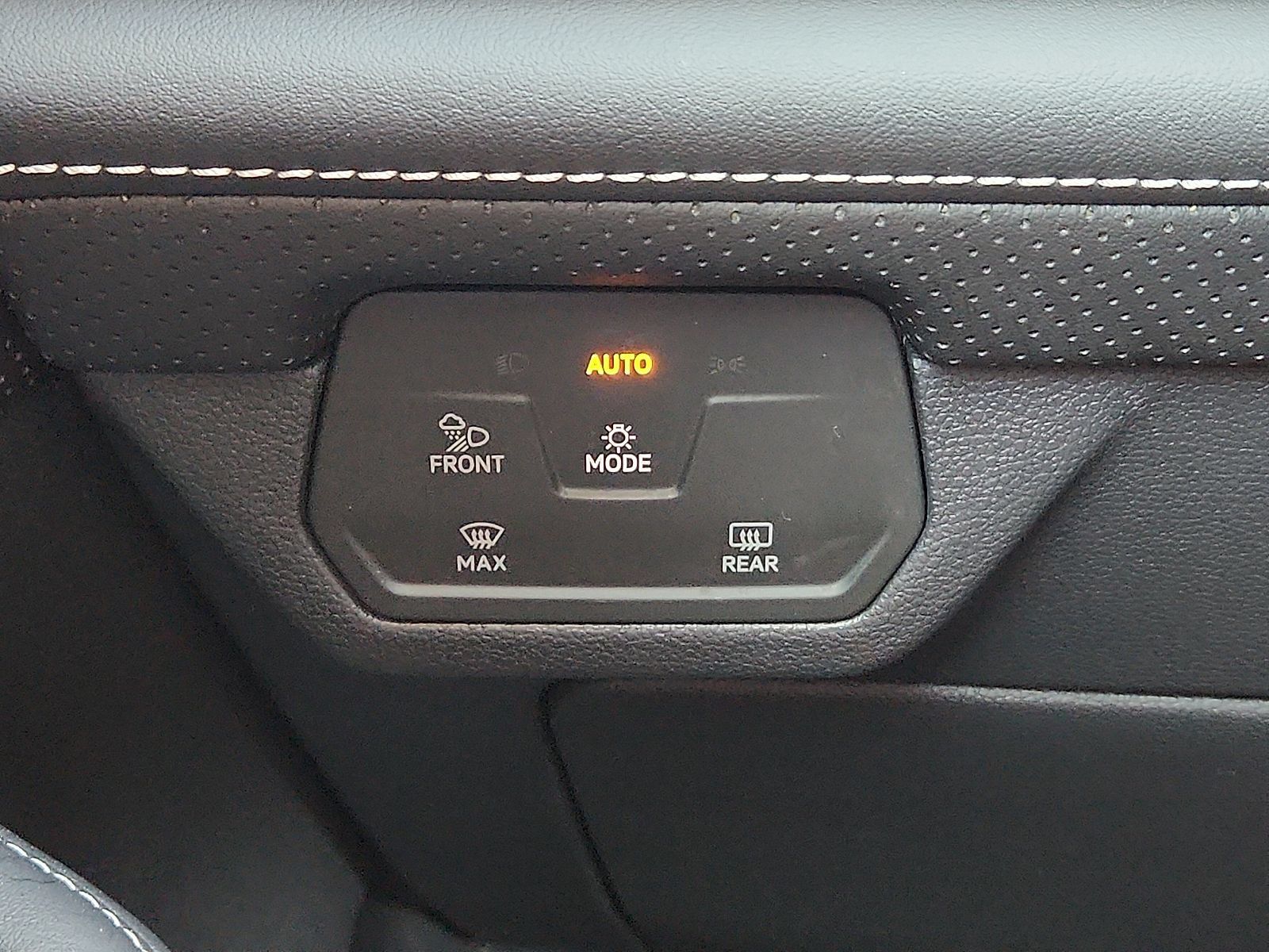 Used 2025 Volkswagen Atlas SE FWD image 23